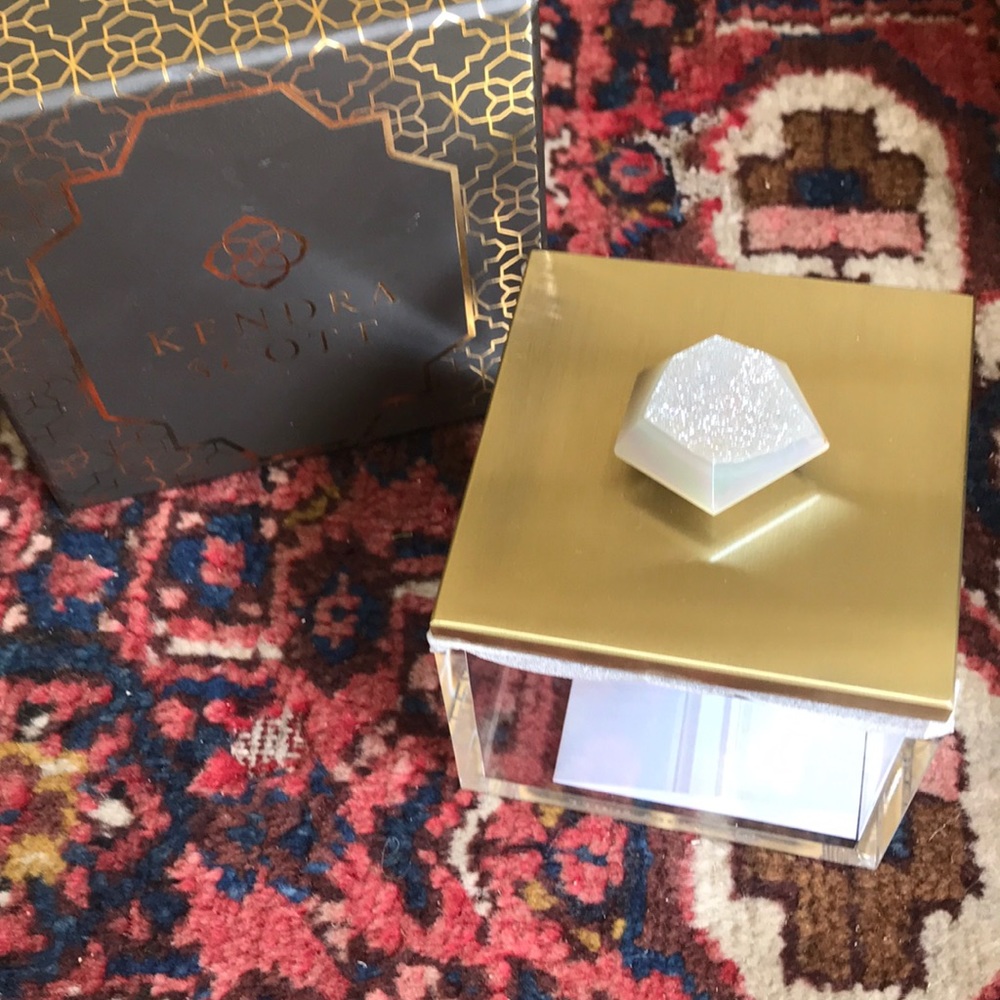 Kendra Scott acrylic box